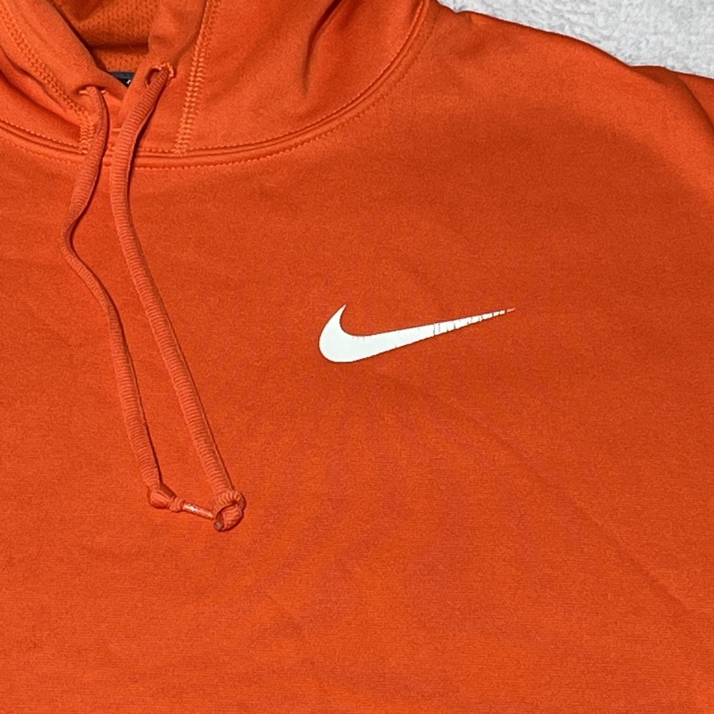 Nike Therma-Fit Men's Orange Pullover Hoodie Sweatshirt Size M Athletic Pockets - Picture 2 of 16